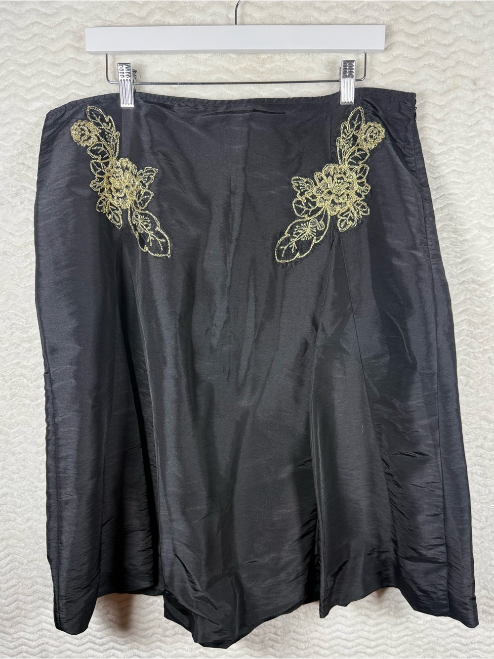 Metro 7 Black Embroidered Bubble Skirt. Grab all the attention in this beauty 🧡